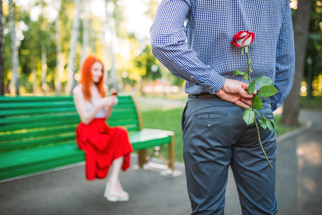 How to charm a girl on the first date. 20 Tricks most men forget