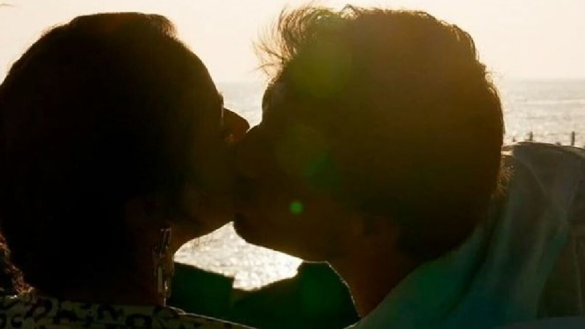 Should you kiss on the first date and when it feels right